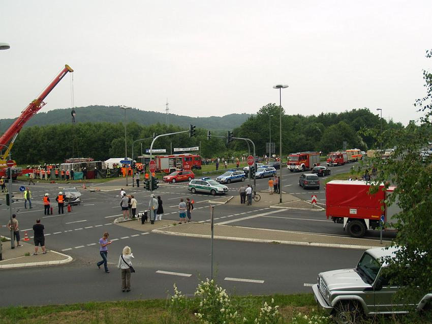 Schwerer Unfall mit Reisebus Lohmar Donrather Dreieck P429.JPG